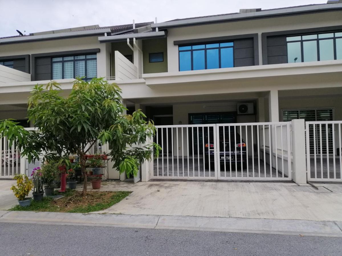 A&D Home-Stay @Kota Warisan, Sepang Eksteriør bilde